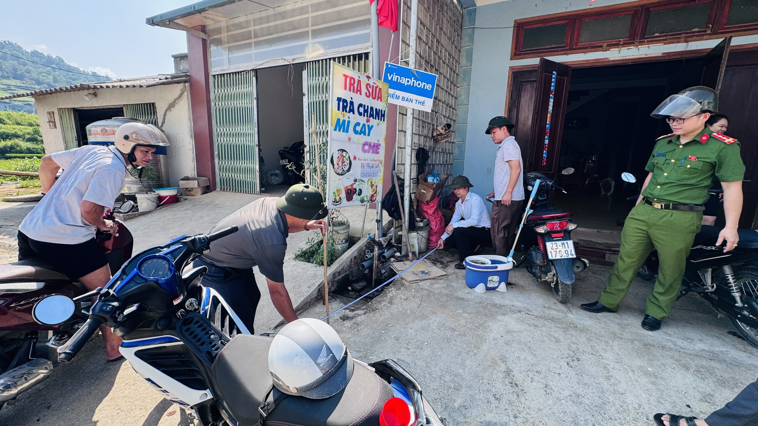 XÃ BẠCH ĐÍCH TRIỂN KHAI ĐO ĐẠC, XÁC ĐỊNH MỐC GIỚI PHỤC VỤ GIẢI TỎA HÀNH LANG AN TOÀN GIAO THÔNG