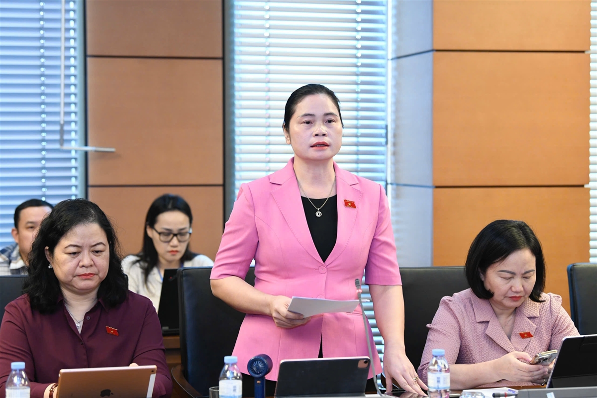 Đoàn ĐBQH tỉnh Tuyên Quang tập trung thảo luận tại Tổ về các dự án Luật trong lĩnh vực giáo dục