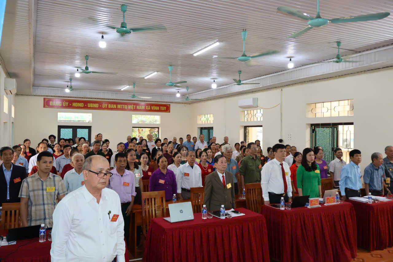 Đại hội NCT ch&agrave;o cờ.jpg