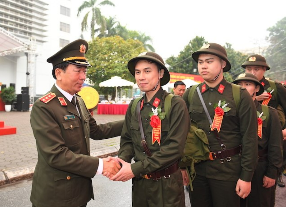 TUYỂN CHỌN VÀ THỰC HIỆN CHẾ ĐỘ, CHÍNH SÁCH ĐỐI VỚI CÔNG DÂN THỰC HIỆN NGHĨA VỤ THAM GIA CÔNG AN NHÂN DÂN