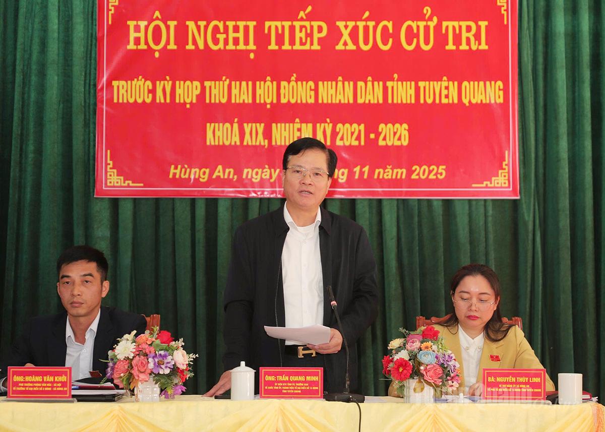 Trưởng Ban Tổ chức Tỉnh ủy Trần Quang Minh tiếp xúc cử tri xã Hùng An