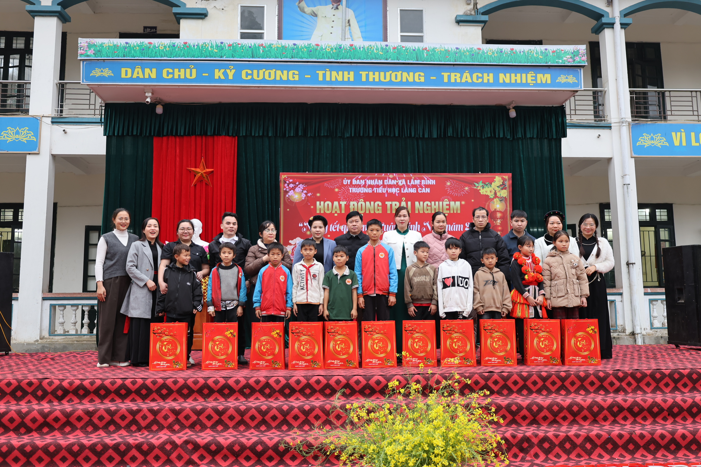 Trường Tiểu học Lăng Can tổ chức hoạt động trải nghiệm “ Ngày tết quê em ” Xuân Bính Ngọ 2026