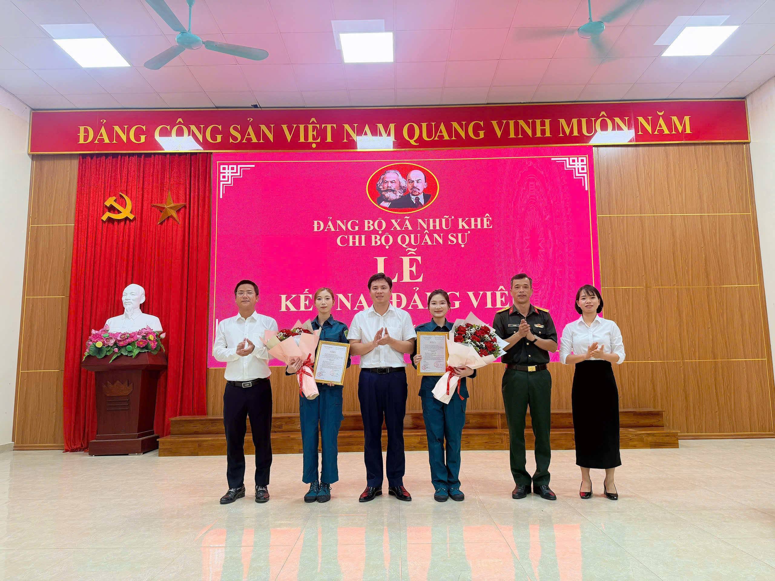 CHI BỘ QUÂN SỰ XÃ TỔ CHỨC LỄ KẾT NẠP ĐẢNG VIÊN NHÂN DỊP KỶ NIỆM 136 NĂM NGÀY SINH CHỦ TỊCH HỒ CHÍ MINH