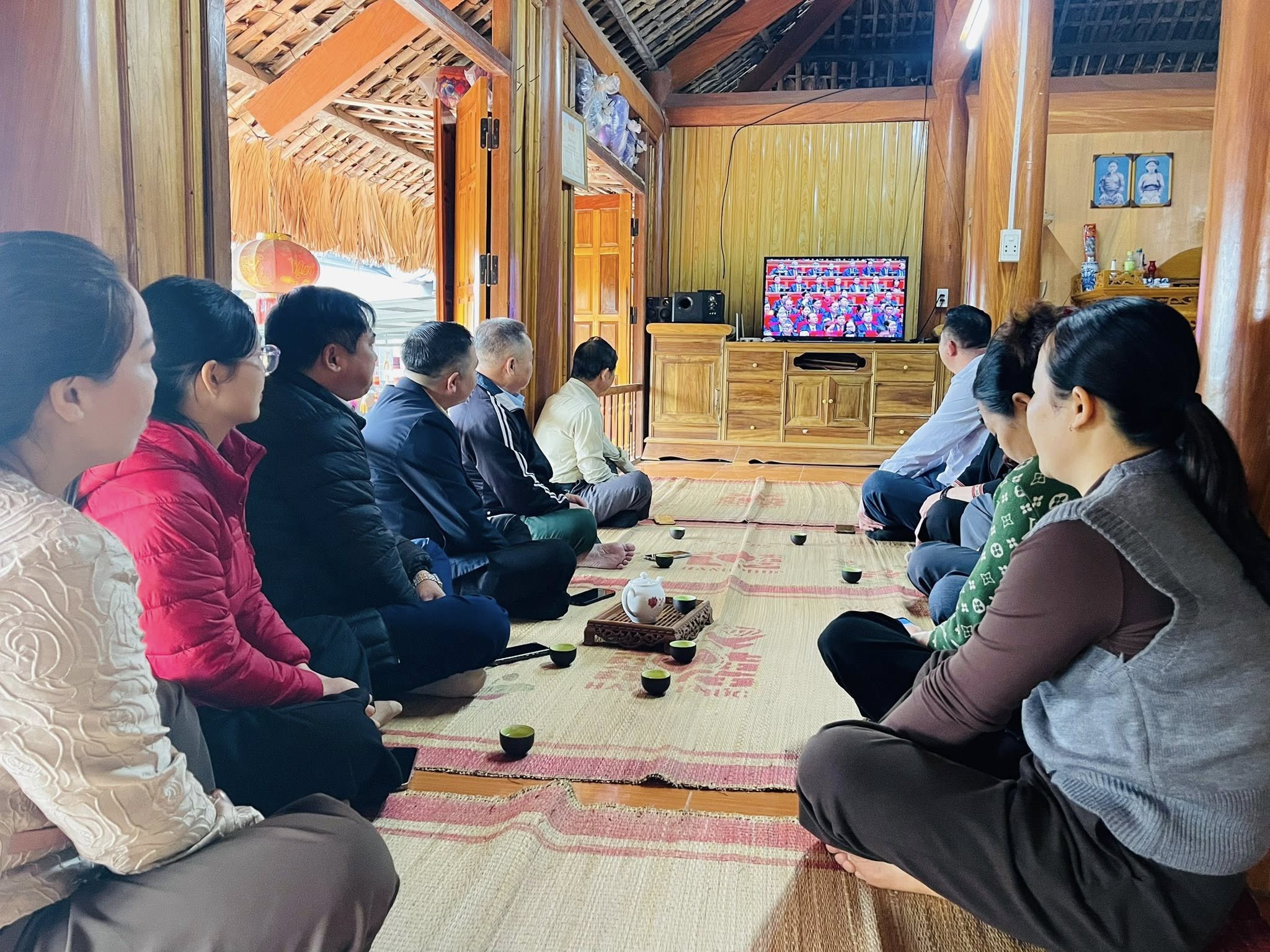 TÂN TRÀO TRONG NGÀY KHAI MẠC ĐẠI HỘI ĐẠI BIỂU TOÀN QUỐC LẦN THỨ XIV CỦA ĐẢNG