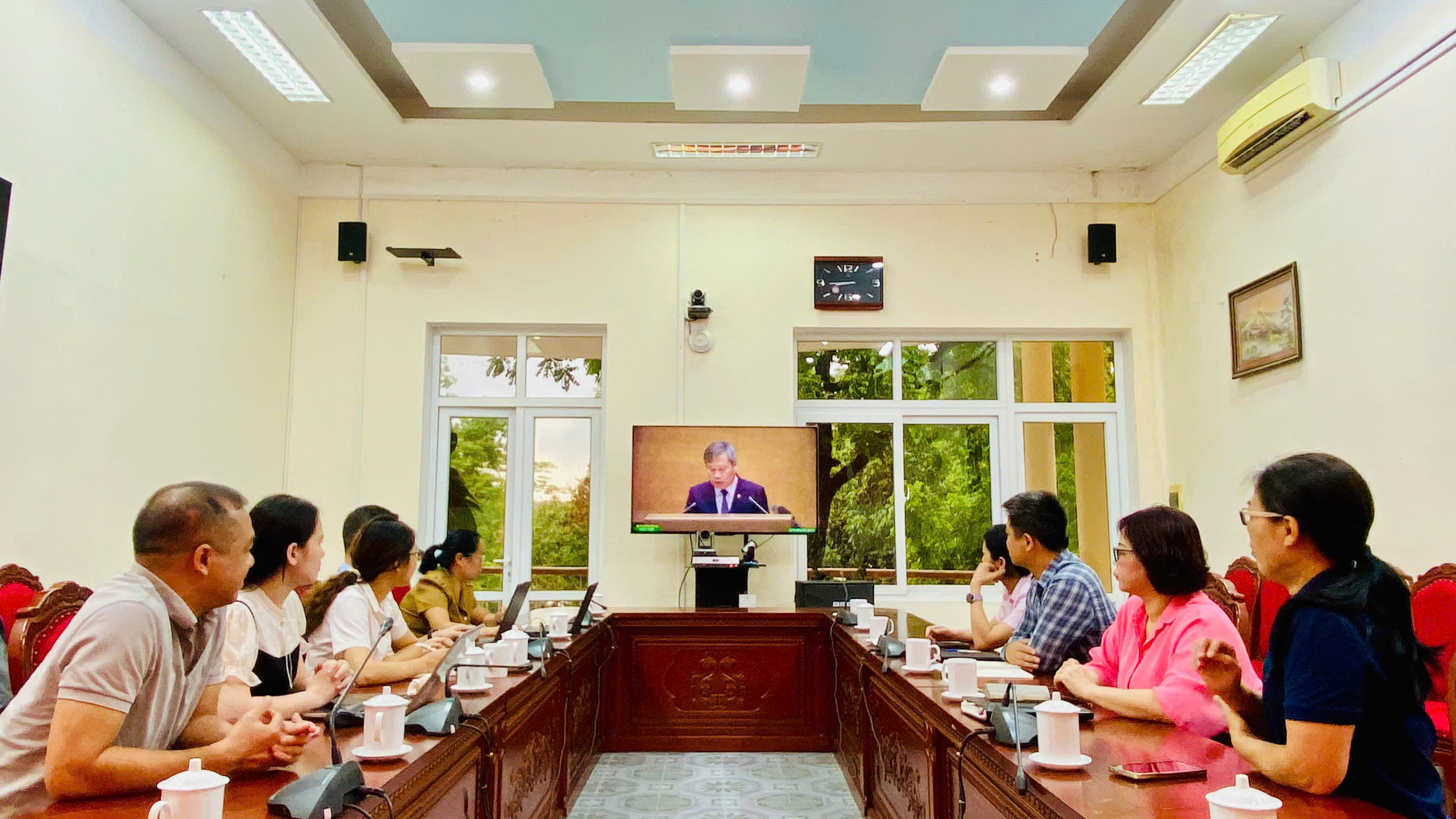 Chi bộ Sở Ngoại vụ tham dự Hội nghị toàn quốc nghiên cứu, học tập, quán triệt và triển khai thực hiện Nghị quyết số 10-NQ/TW của Bộ Chính trị
