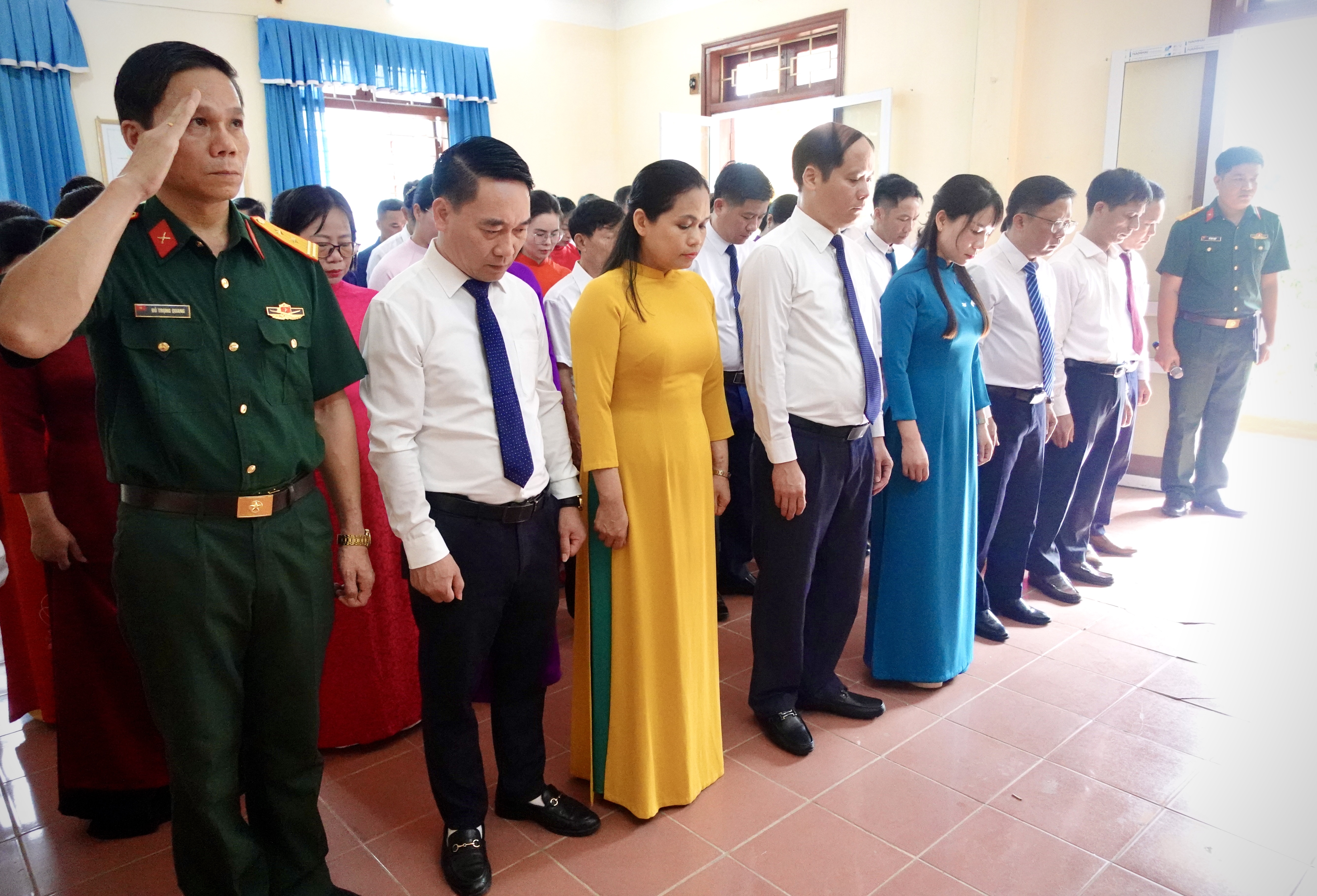 PHƯỜNG BÌNH THUẬN DÂNG HƯƠNG TẠI PHÒNG THỜ CÁC ANH HÙNG LIỆT SĨ NHÂN KỶ NIỆM 79 NĂM NGÀY THƯƠNG BINH - LIỆT SĨ
