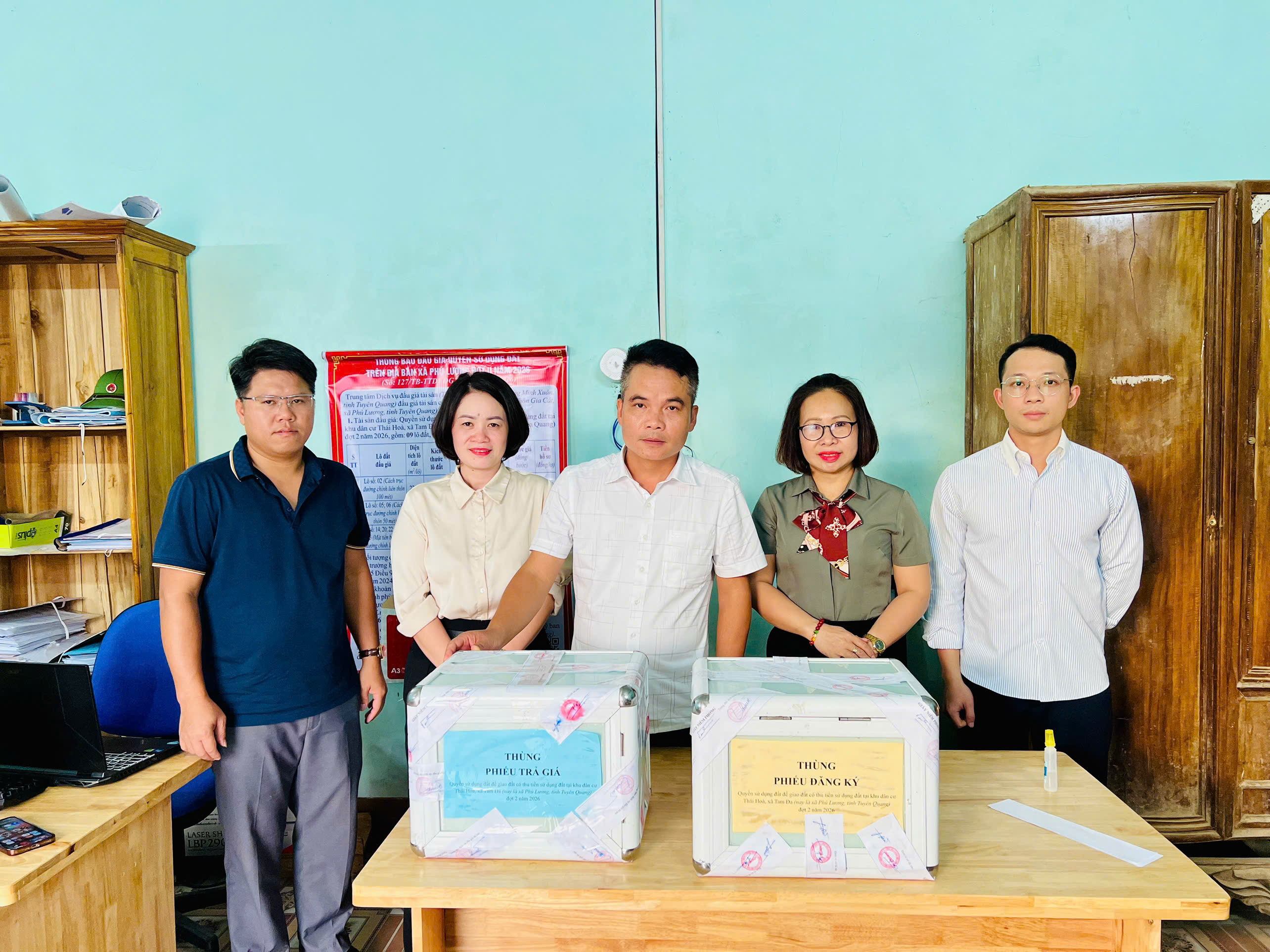 UBND XÃ PHÚ LƯƠNG THỰC HIỆN NIÊM PHONG HÒM PHIẾU ĐẤU GIÁ QUYỀN SỬ DỤNG ĐẤT KHU DÂN CƯ THÁI HÒA, ĐỢT 02 NĂM 2026