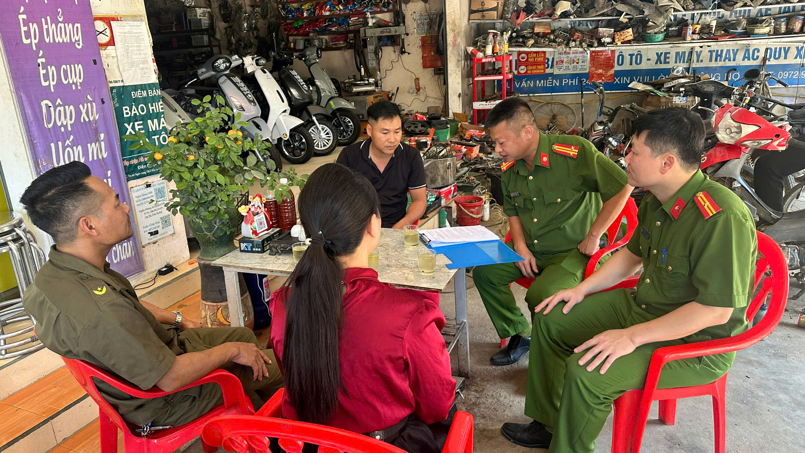 XÃ NHỮ KHÊ TĂNG CƯỜNG CÔNG TÁC TUYÊN TRUYỀN, HƯỚNG DẪN, KIỂM TRA AN TOÀN PCCC VÀ CNCH TẠI CÁC CƠ SỞ KINH DOANH, SỬA CHỮA XE ĐIỆN TRÊN ĐỊA BÀN
