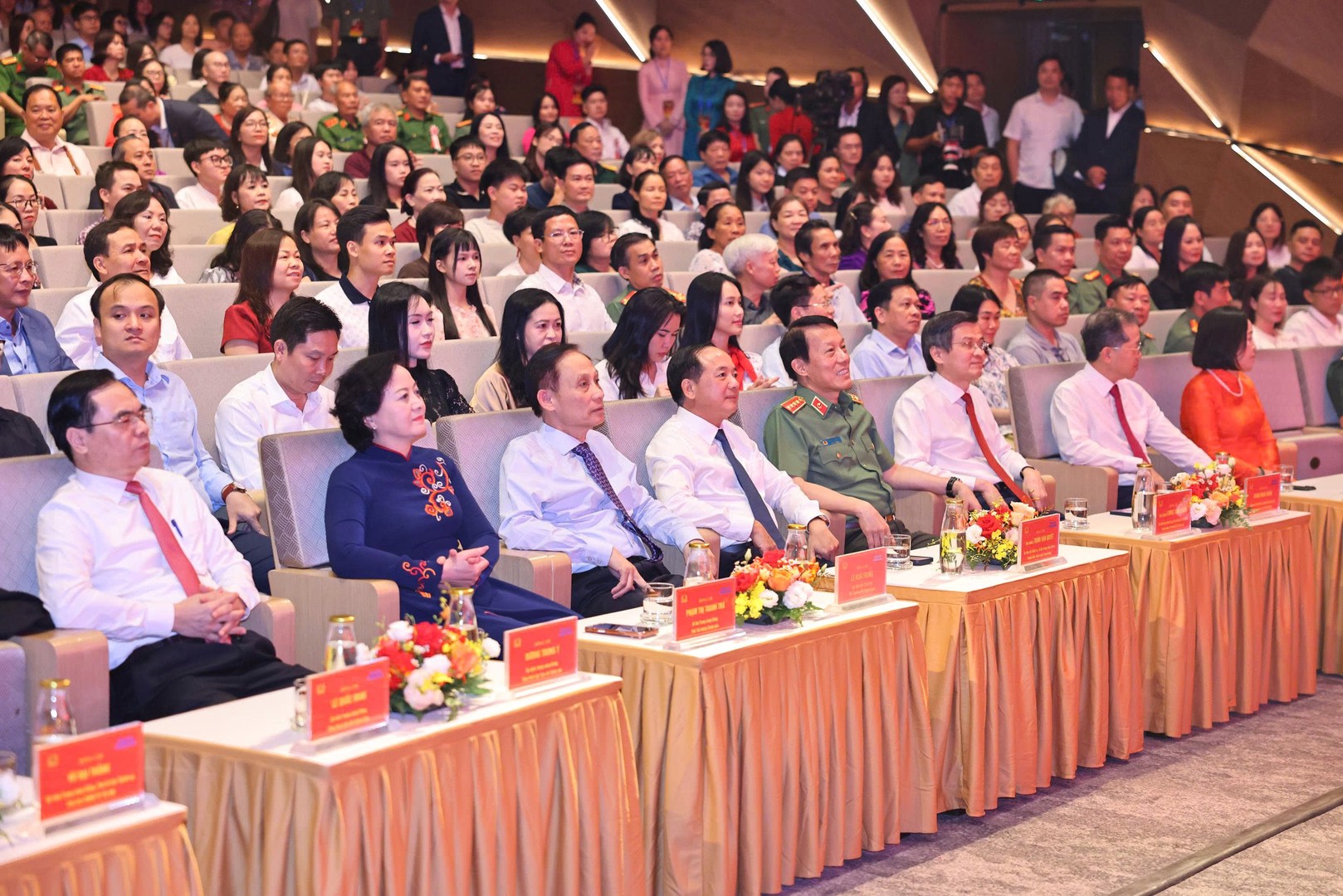 “ÁNH SAO ĐỘC LẬP - KHÁT VỌNG VIỆT NAM HÙNG CƯỜNG”