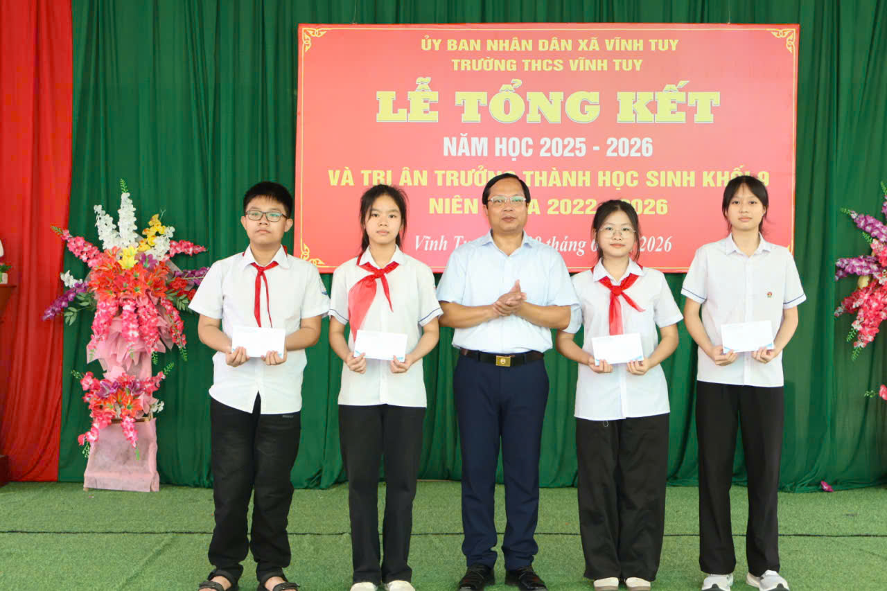 Lãnh đạo xã Vĩnh Tuy dự Lễ tổng kết năm học 2025 - 2026, tuyên dương học sinh đạt thành tích cao tại Trường THCS Vĩnh Tuy