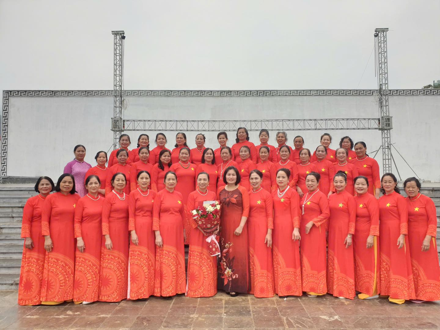 HỘI LIÊN HIỆP PHỤ NỮ XÃ YÊN MINH HƯỞNG ỨNG TUẦN LỄ ÁO DÀI