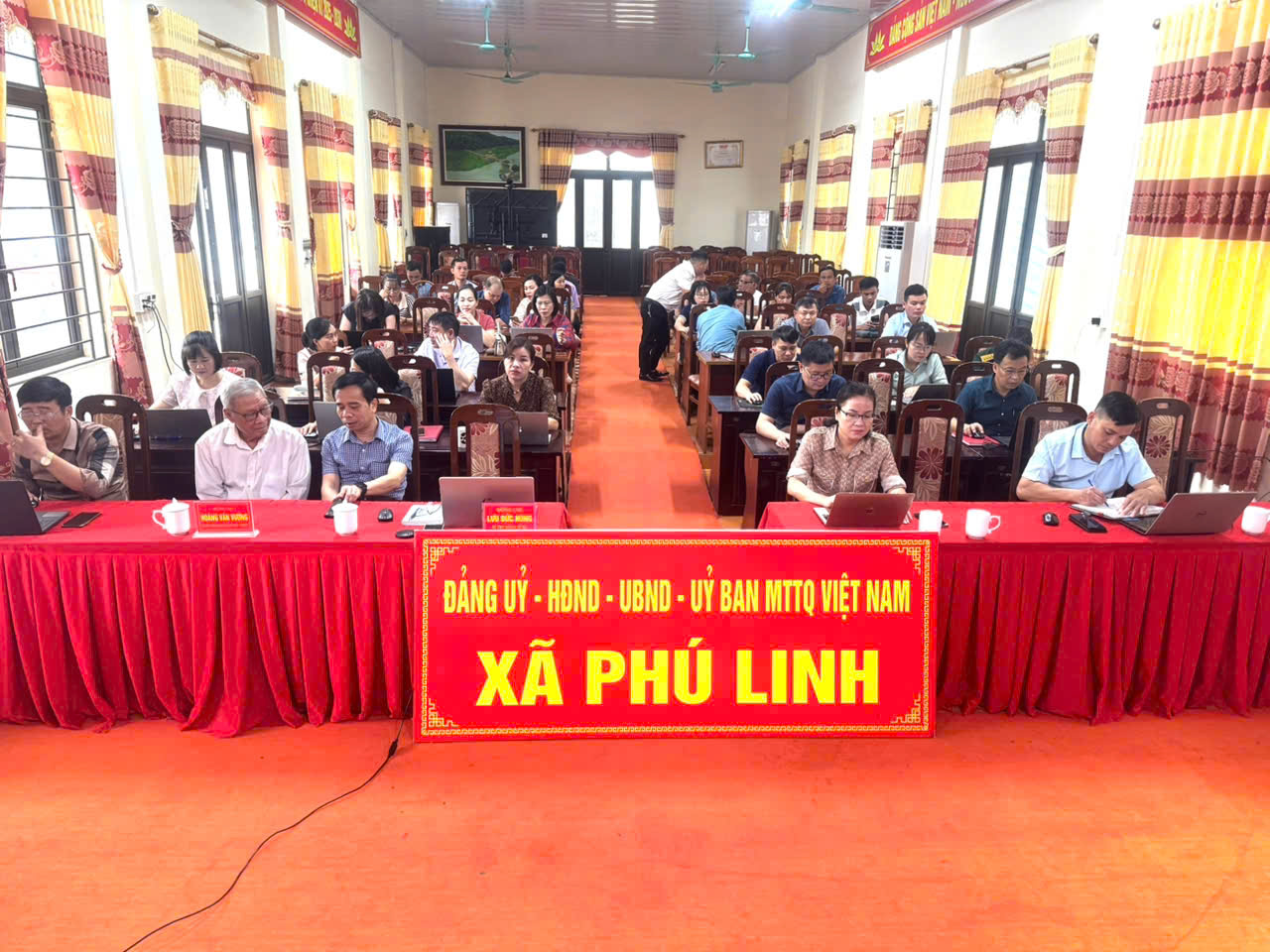 XÃ PHÚ LINH TỔ CHỨC HỘI NGHỊ TRỰC TUYẾN NGHIÊN CỨU, HỌC TẬP, QUÁN TRIỆT VÀ TRIỂN KHAI THỰC HIỆN NGHỊ QUYẾT HỘI NGHỊ LẦN THỨ BA BAN CHẤP HÀNH TRUNG ƯƠNG ĐẢNG KHÓA XIV