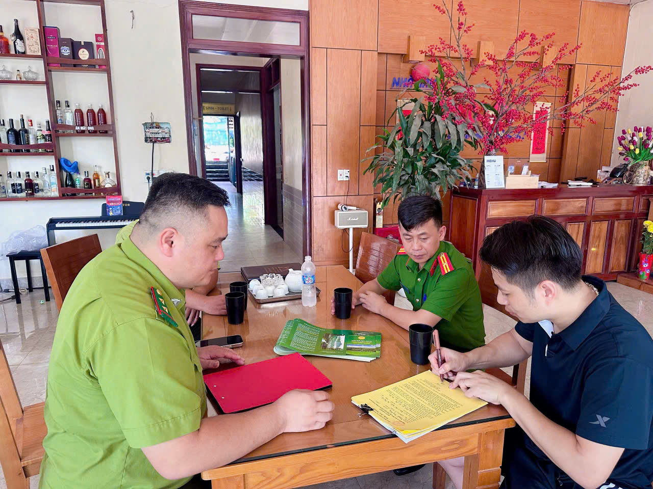  CÔNG AN XÃ THÁI SƠN PHỐI HỢP TĂNG CƯỜNG CÔNG TÁC TUYÊN TRUYỀN BẢO VỆ ĐỘNG VẬT HOANG DÃ VÀ NGUỒN LỢI THỦY SẢN 