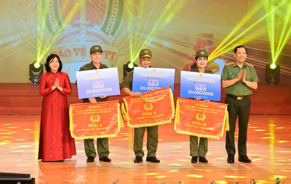 TRAO GIẢI HỘI THI LỰC LƯỢNG THAM GIA BẢO VỆ ANTT Ở CƠ SỞ GIỎI TOÀN QUỐC LẦN THỨ NHẤT, NĂM 2026