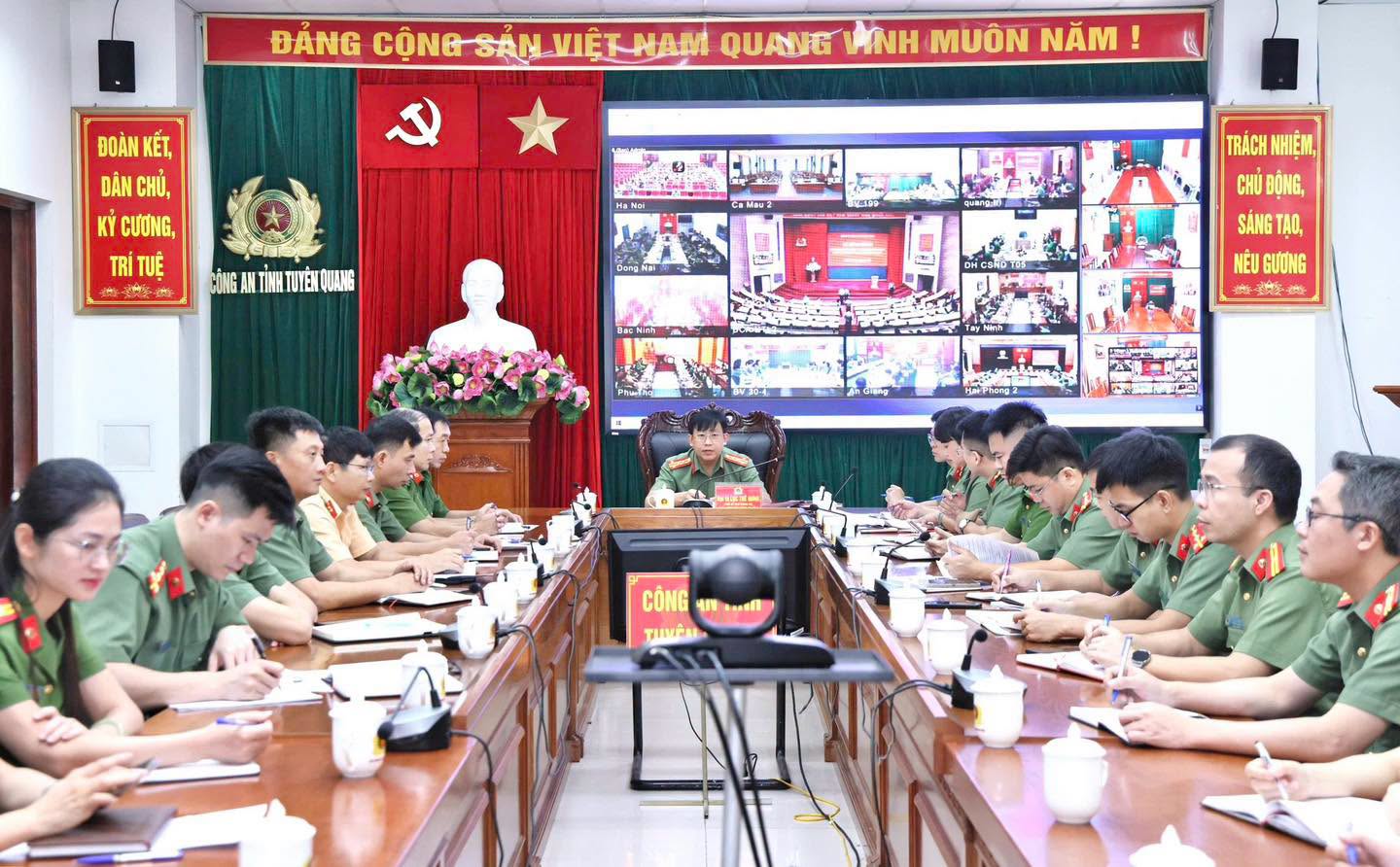KHAI GIẢNG LỚP BỒI DƯỠNG NGHIỆP VỤ CÔNG TÁC VĂN PHÒNG CẤP ỦY TRONG CAND NĂM 2026