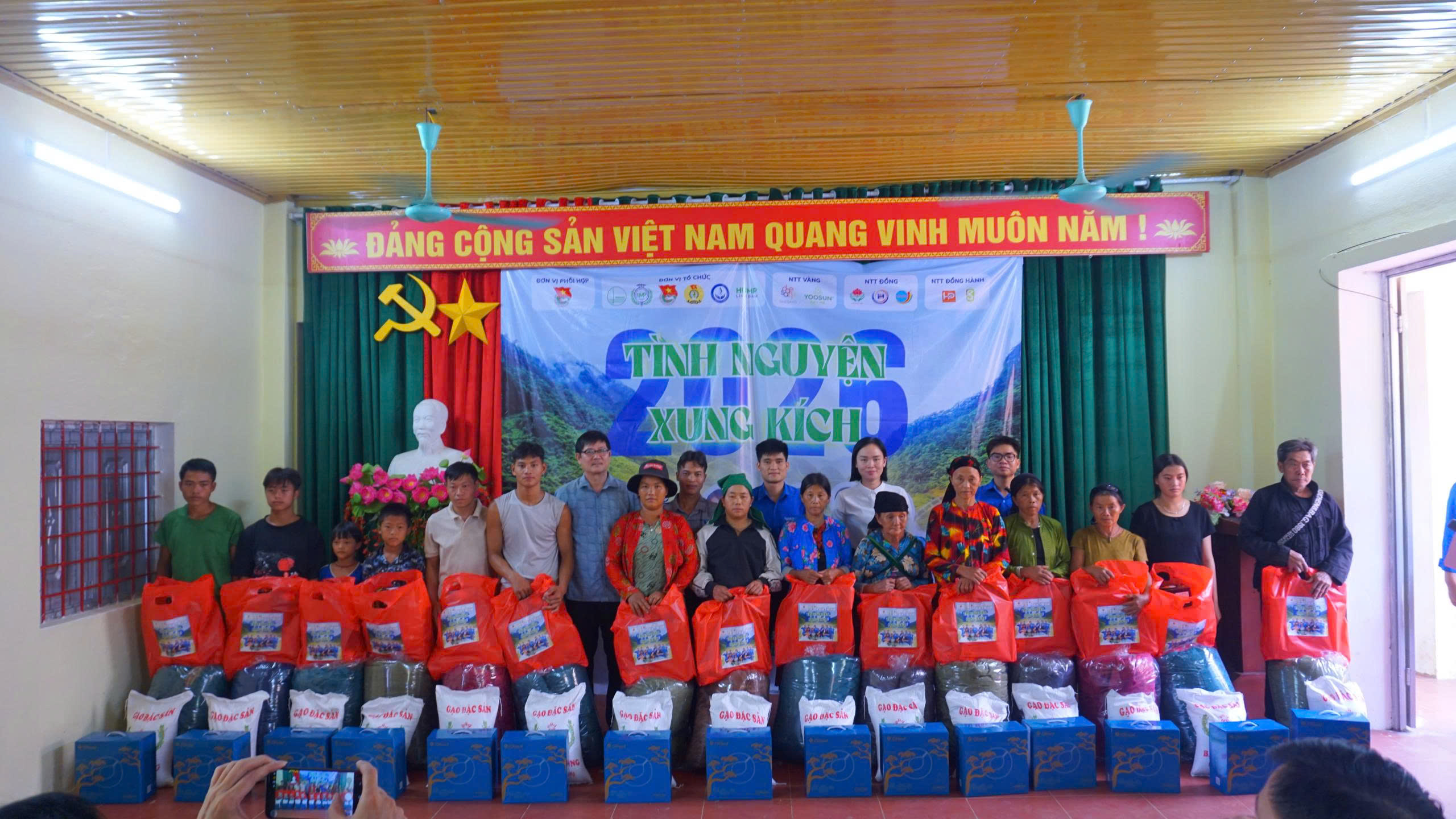 SÔI NỔI LỄ RA QUÂN CHIẾN DỊCH TÌNH NGUYỆN XUNG KÍCH NĂM 2026 TẠI XÃ MINH SƠN