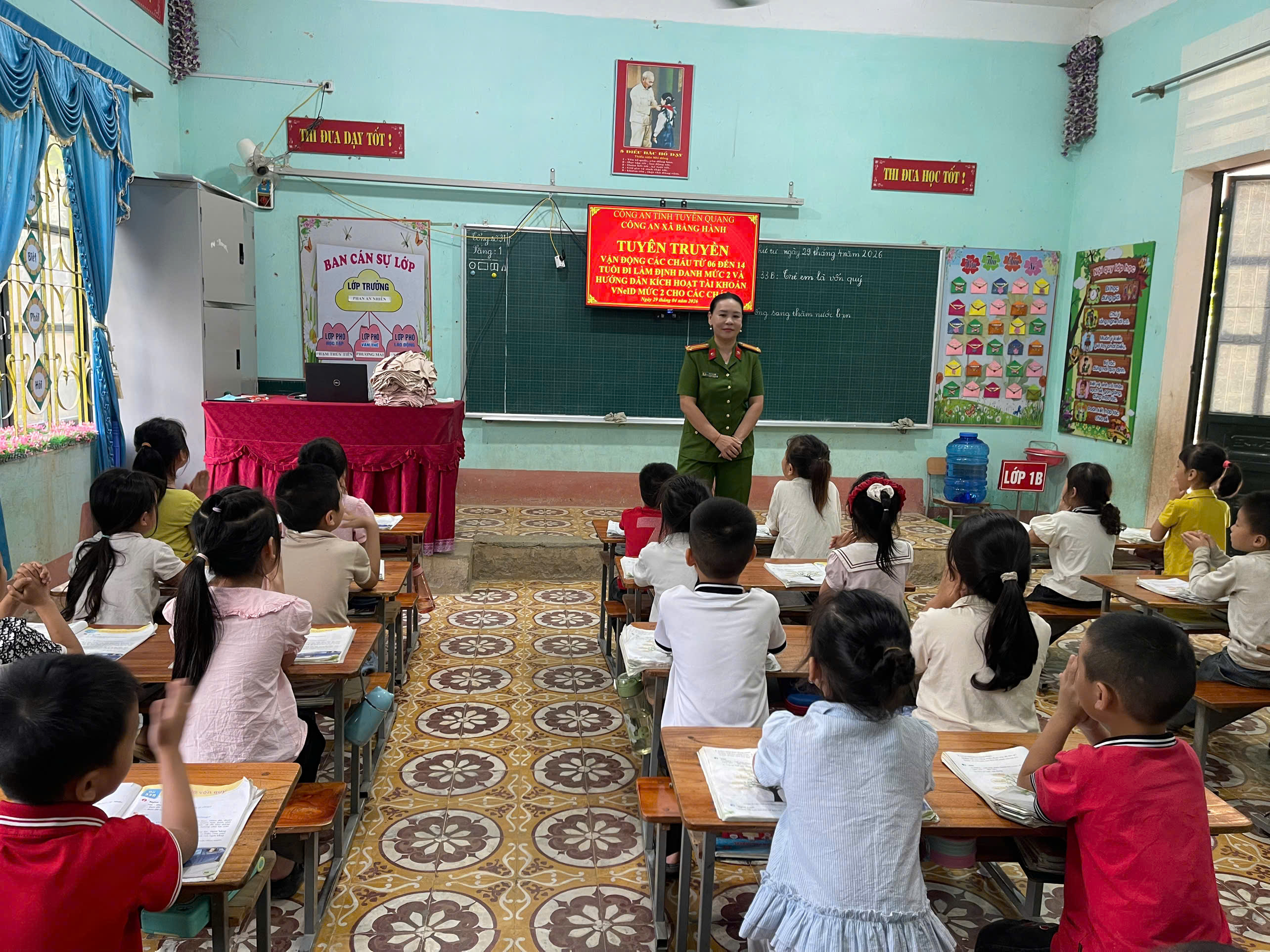 CÔNG AN XÃ BẰNG HÀNH TĂNG CƯỜNG TUYÊN TRUYỀN PHỔ BIẾN PH ÁP LUẬT VÀ THU NHẬN ĐỊNH DANH ĐIỆN TỬ MỨC 2 CHO HỌC SINH