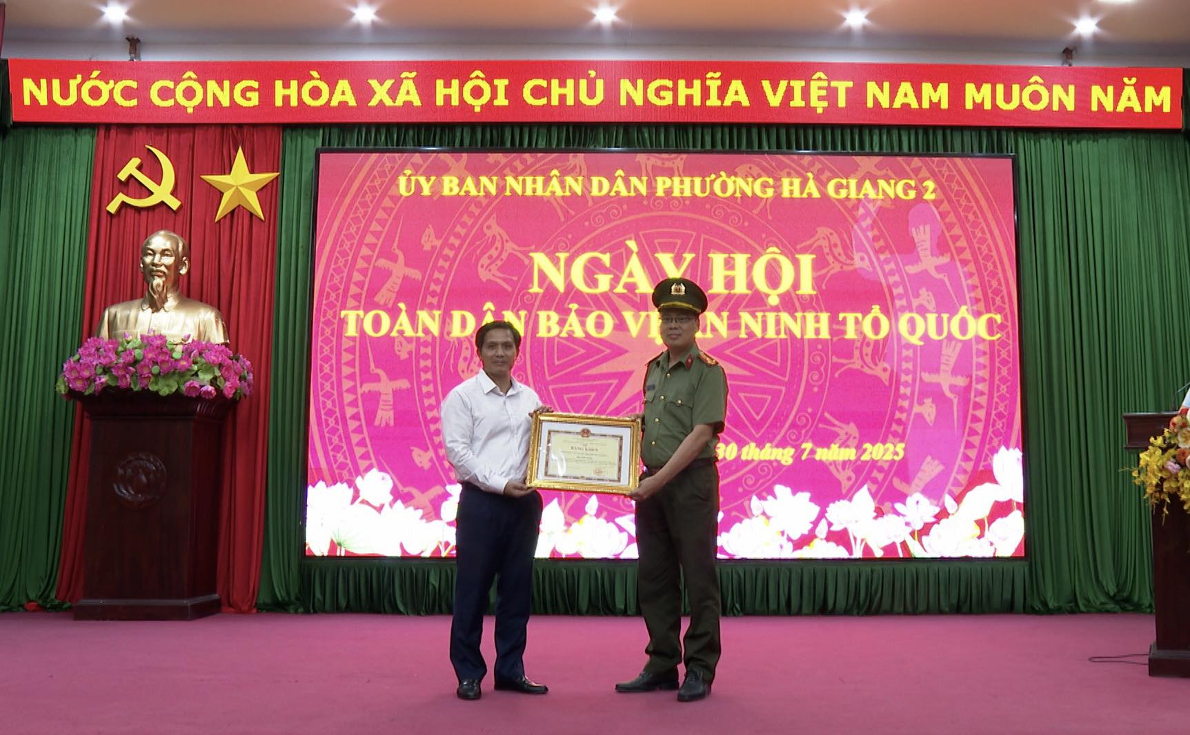 NGÀY HỘI TOÀN DÂN BẢO VỆ AN NINH TỔ QUỐC TẠI PHƯỜNG HÀ GIANG 2