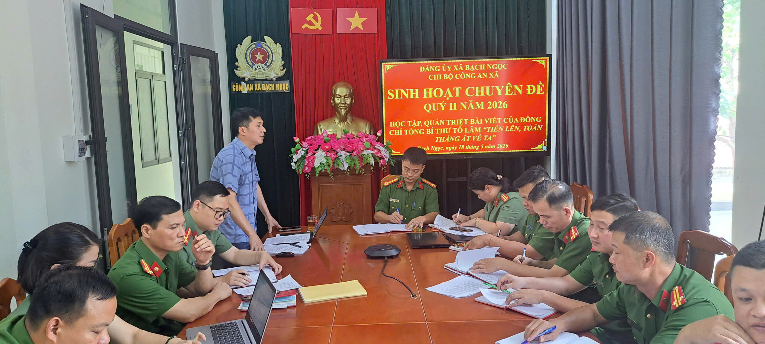 CHI BỘ CÔNG AN XÃ BẠCH NGỌC SINH HOẠT CHUYÊN ĐỀ QUÝ II/2026