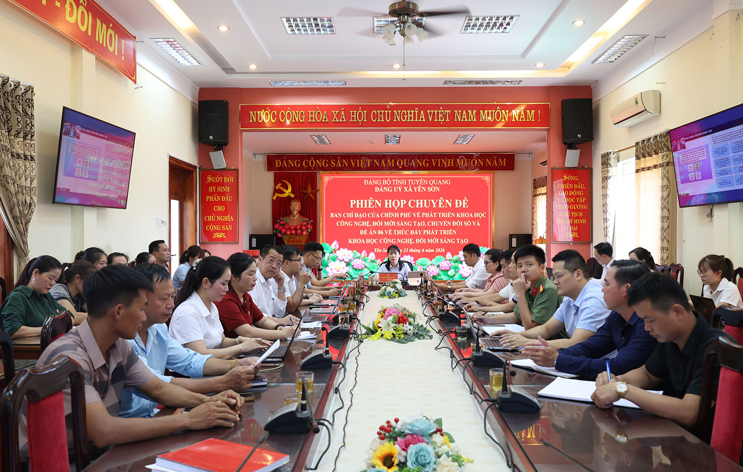Phiên họp chuyên đề thúc đẩy phát triển khoa học công nghệ và đổi mới sáng tạo
