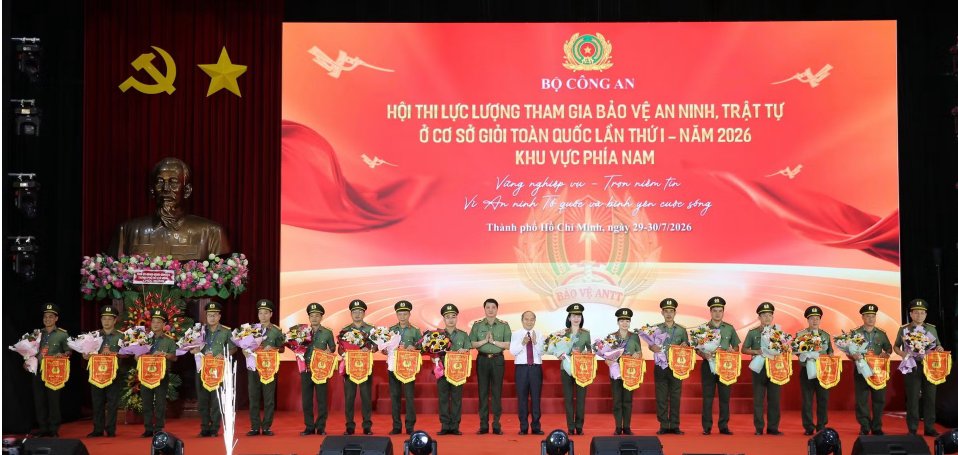 KHAI MẠC HỘI THI LỰC LƯỢNG THAM GIA BẢO VỆ AN NINH, TRẬT TỰ Ở CƠ SỞ GIỎI KHU VỰC PHÍA NAM