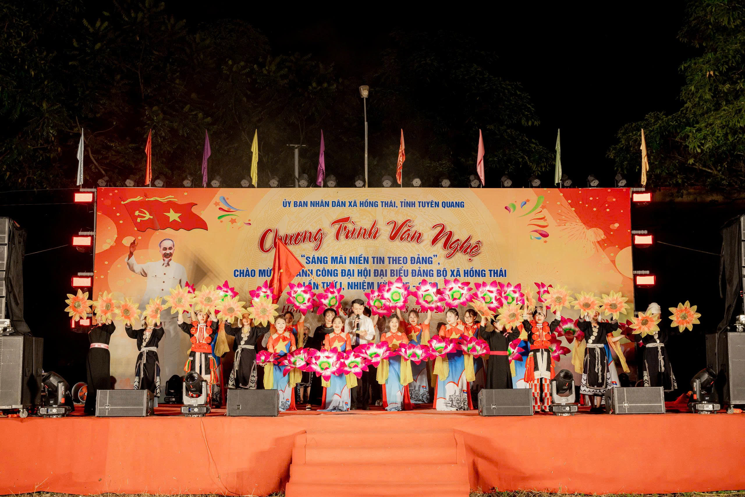 Chương trình văn nghệ chào mừng thành công Đại hội đại biểu Đảng bộ xã Hồng Thái lần thứ I, nhiệm kỳ 2025–2030