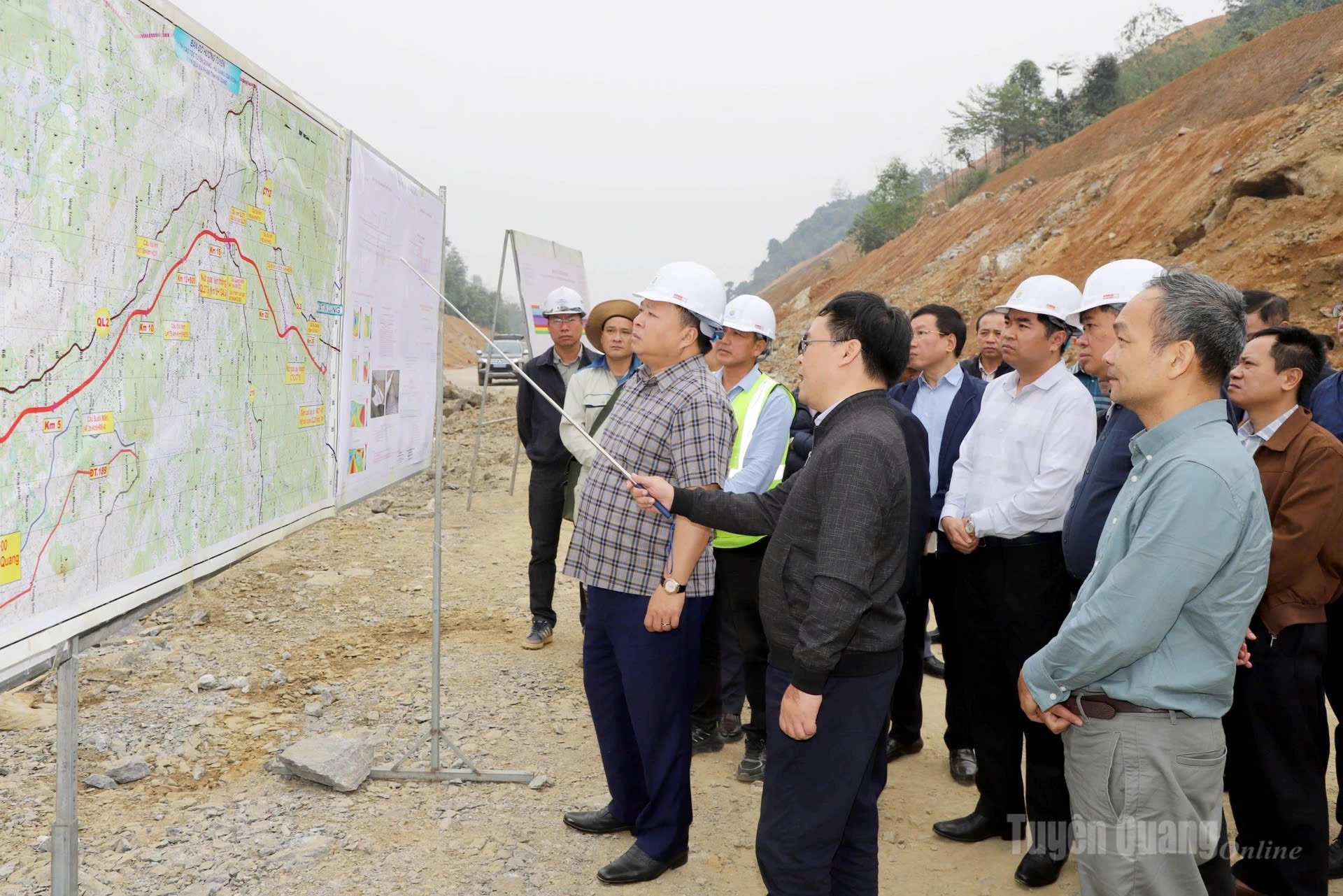 Chủ tịch UBND tỉnh Phan Huy Ngọc kiểm tra tiến độ thi công Dự án cao tốc Tuyên Quang - Hà Giang