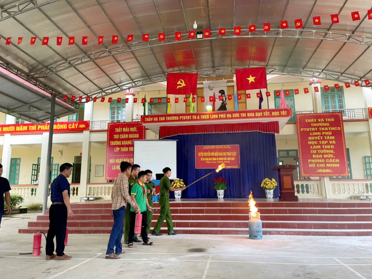 CÔNG AN XÃ TRI PHÚ TĂNG CƯỜNG TUYÊN TRUYỀN PHÁP LUẬT TẠI TRƯỜNG HỌC TRONG DỊP HÈ 2026