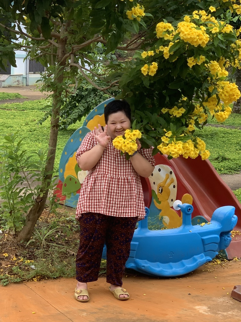 Câu chuyện về cháu Nguyễn Thu Thủy – một mảnh đời thiệt thòi nhưng luôn nở nụ cười