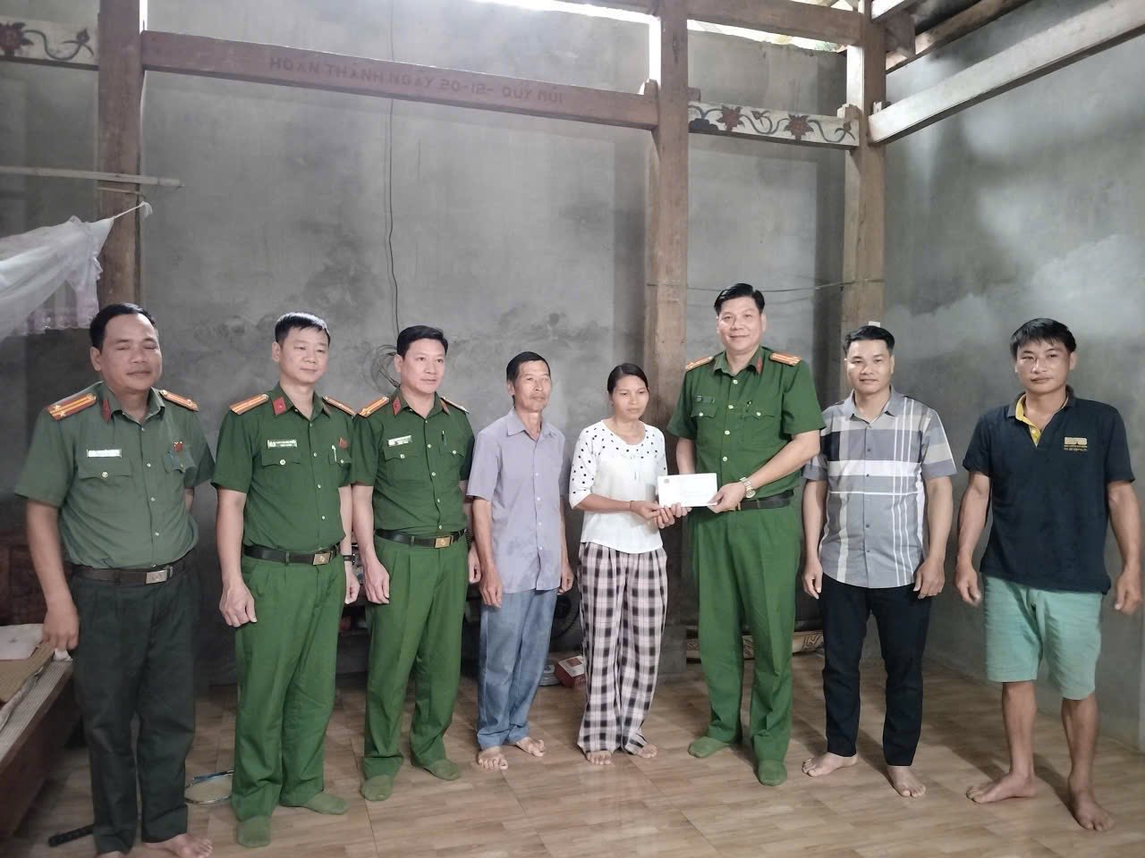 CHUNG TAY XOÁ NHÀ TẠM, NHÀ DỘT NÁT - LAN TOẢ YÊU THƯƠNG