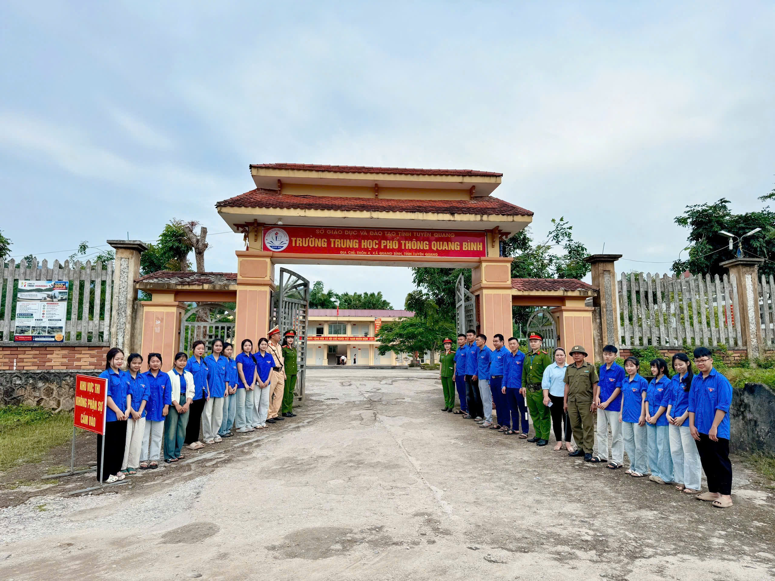 GHI NHẬN NGÀY THI ĐẦU TIÊN CỦA KỲ THI TỐT NGHIỆP THPT NĂM 2026 TẠI QUANG BÌNH