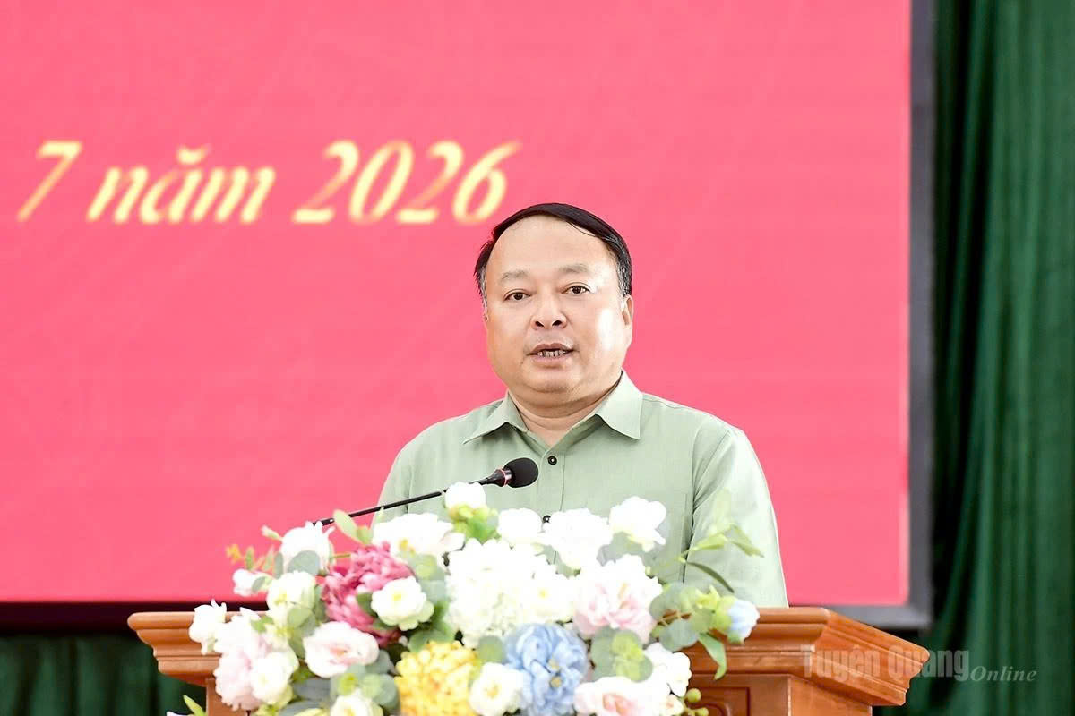 Phó Bí thư Tỉnh ủy, Chủ tịch UBND tỉnh Phan Huy Ngọc tiếp xúc cử tri xã Chiêm Hóa