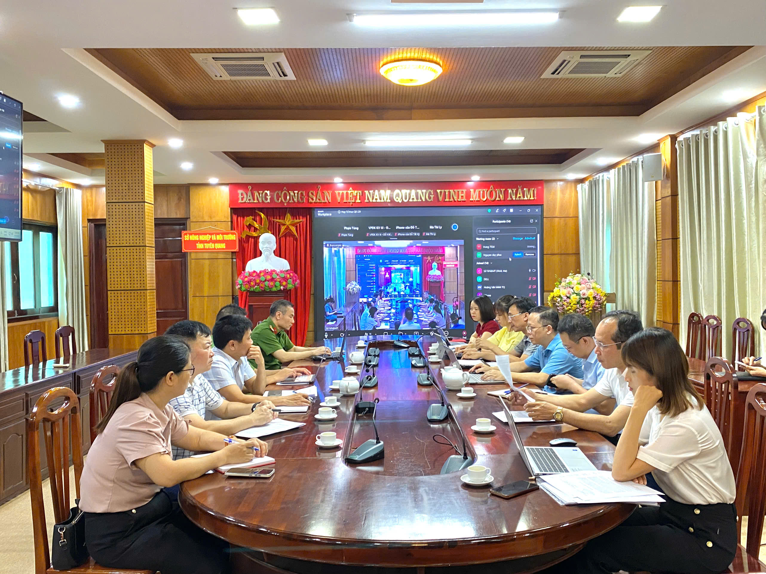 Họp Tổ giúp việc Ban Chỉ đạo (gọi tắt là Tổ giúp việc) và tổ chuyên môn của Sở NNMT về công tác đo đạc, lập bản đồ địa chính, lập hồ sơ địa chính và hoàn thành cơ sở dữ liệu đất đai trên địa bàn tỉnh Tuyên Quang