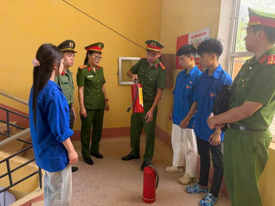 CÔNG AN XÃ SƠN DƯƠNG CHỦ ĐỘNG ĐẢM BẢO AN NINH, AN TOÀN KỲ THI TỐT NGHIỆP THPT NĂM 2026
