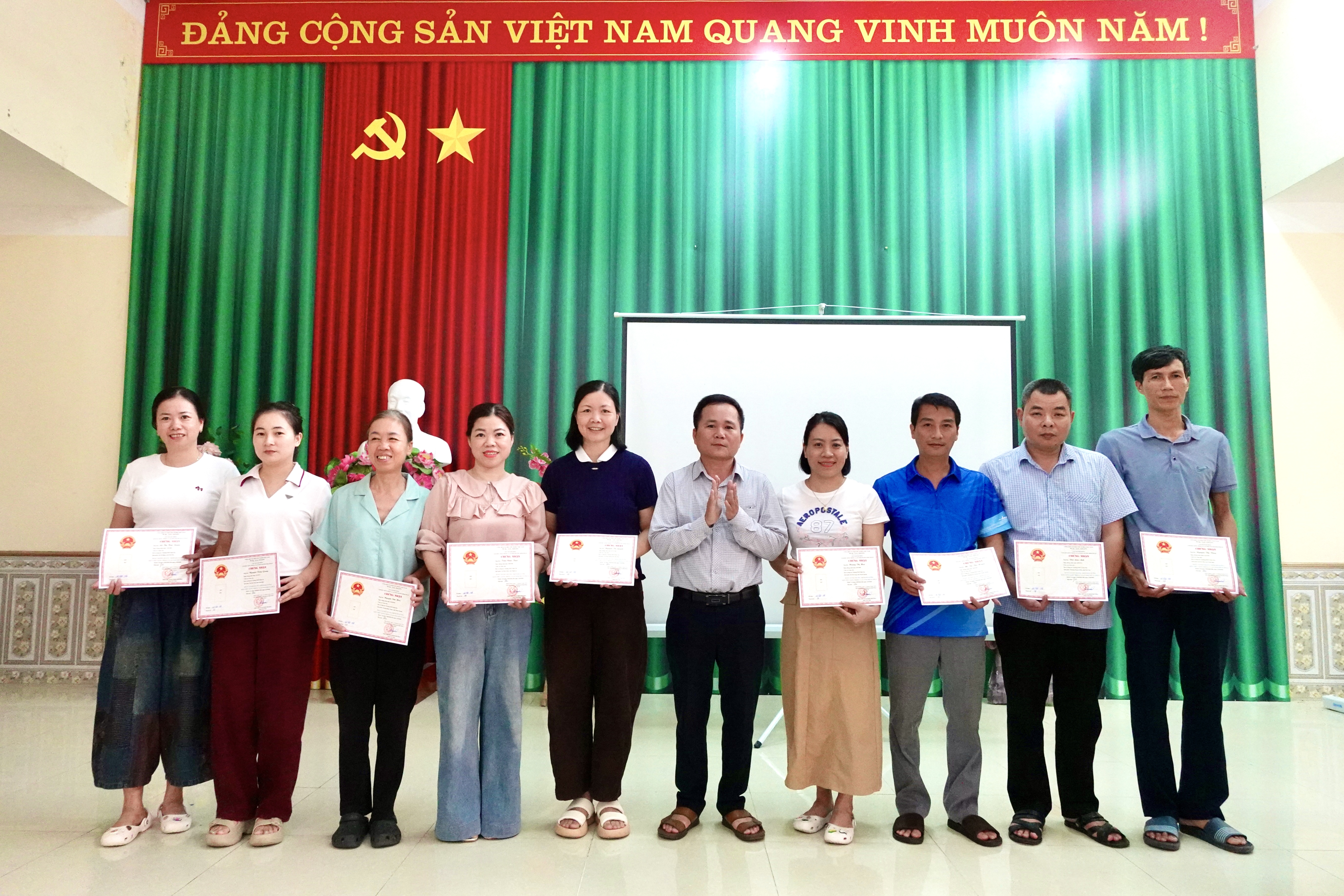 Bế mạc lớp bồi dưỡng kiến thức quốc phòng và an ninh đối tượng 4 năm 2026