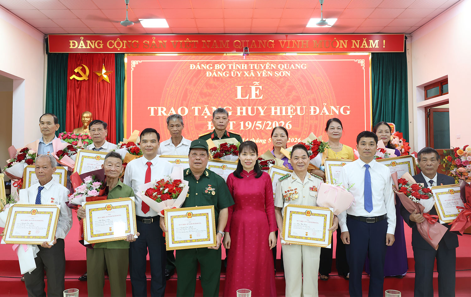 Yên Sơn có 13 đảng viên lão thành được trao huy hiệu Đảng đợt 19/5/2026