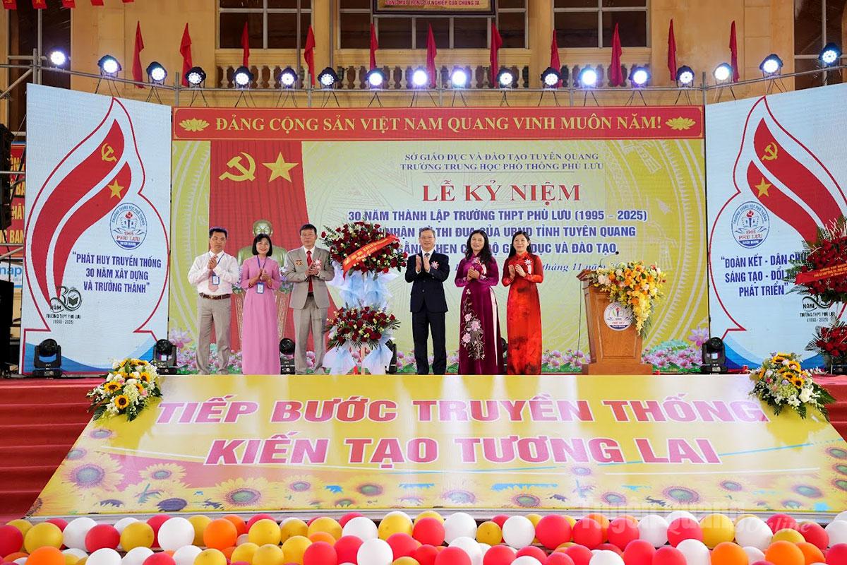 Chủ tịch HĐND tỉnh Nguyễn Văn Sơn dự Lễ kỷ niệm 30 năm Ngày thành lập Trường THPT Phù Lưu