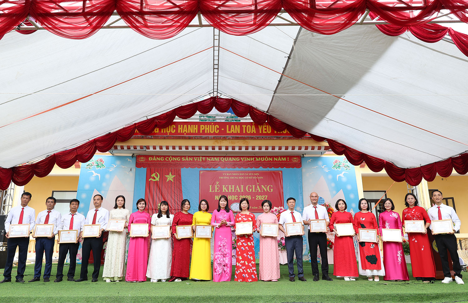 khai-giang2.jpg