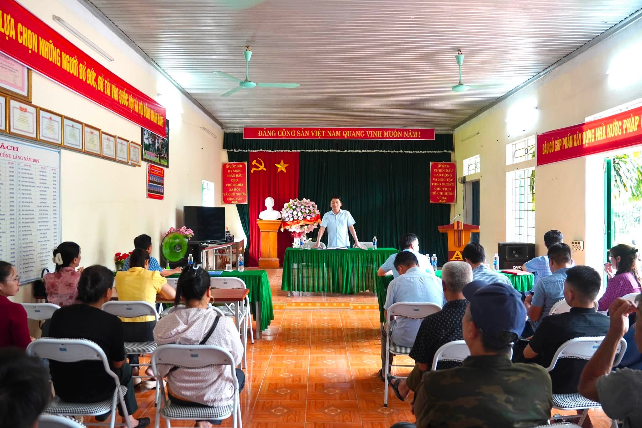 UBND xã Sơn Dương làm việc với các hộ dân khu vực thác Đồng Đài về phát triển du lịch sinh thái