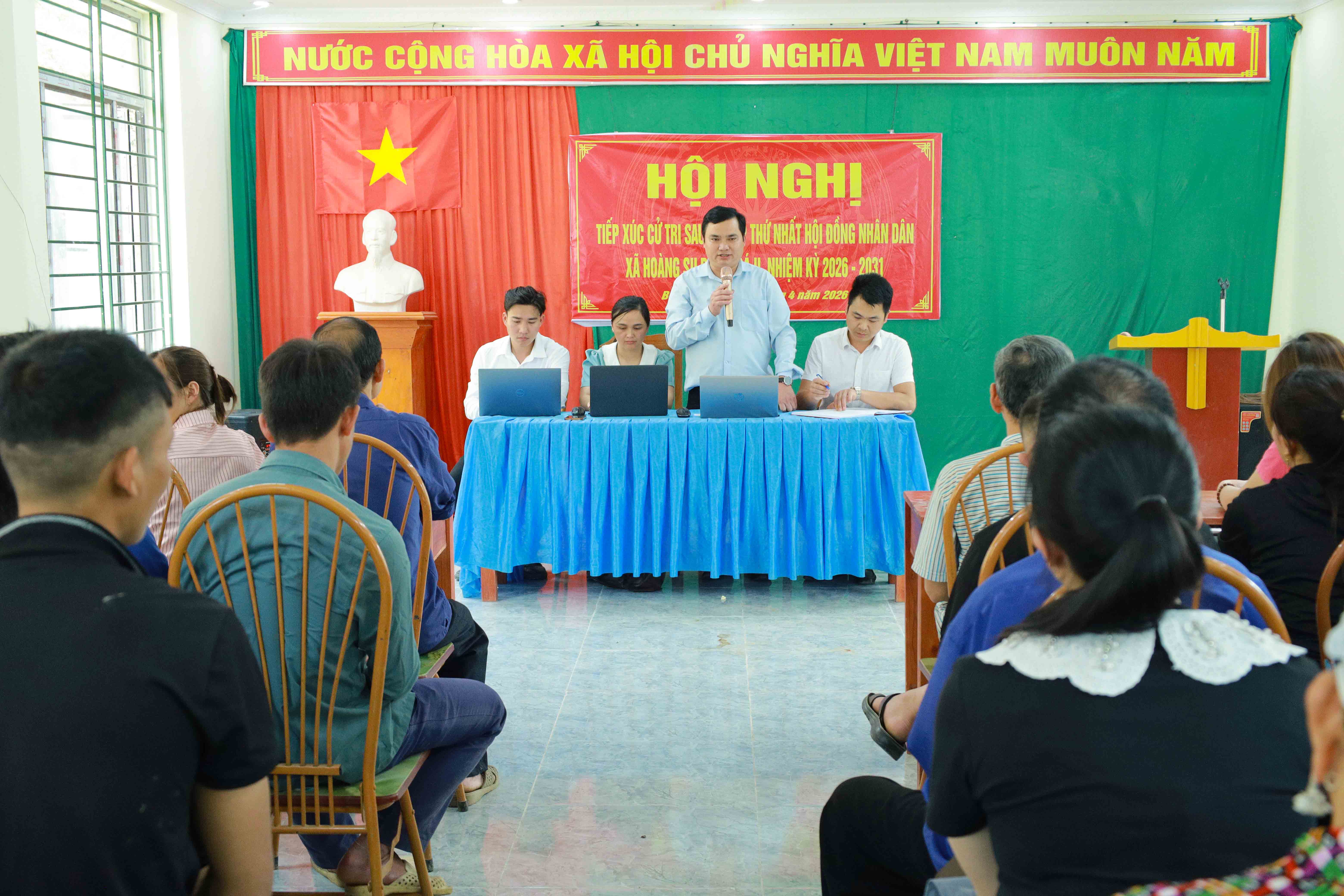 TỔ ĐẠI BIỂU SỐ 3 HĐND XÃ HOÀNG SU PHÌ TIẾP XÚC CỬ TRI SAU KỲ HỌP THỨ NHẤT 