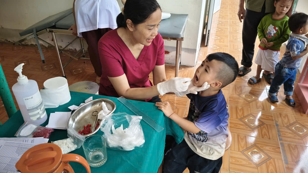 TRẠM Y TẾ XÃ LAO CHẢI TRIỂN KHAI CHƯƠNG TRÌNH BỔ SUNG VITAMIN A, TẨY GIUN VÀ THEO DÕI TĂNG TRƯỞNG CHO TRẺ EM NĂM 2026