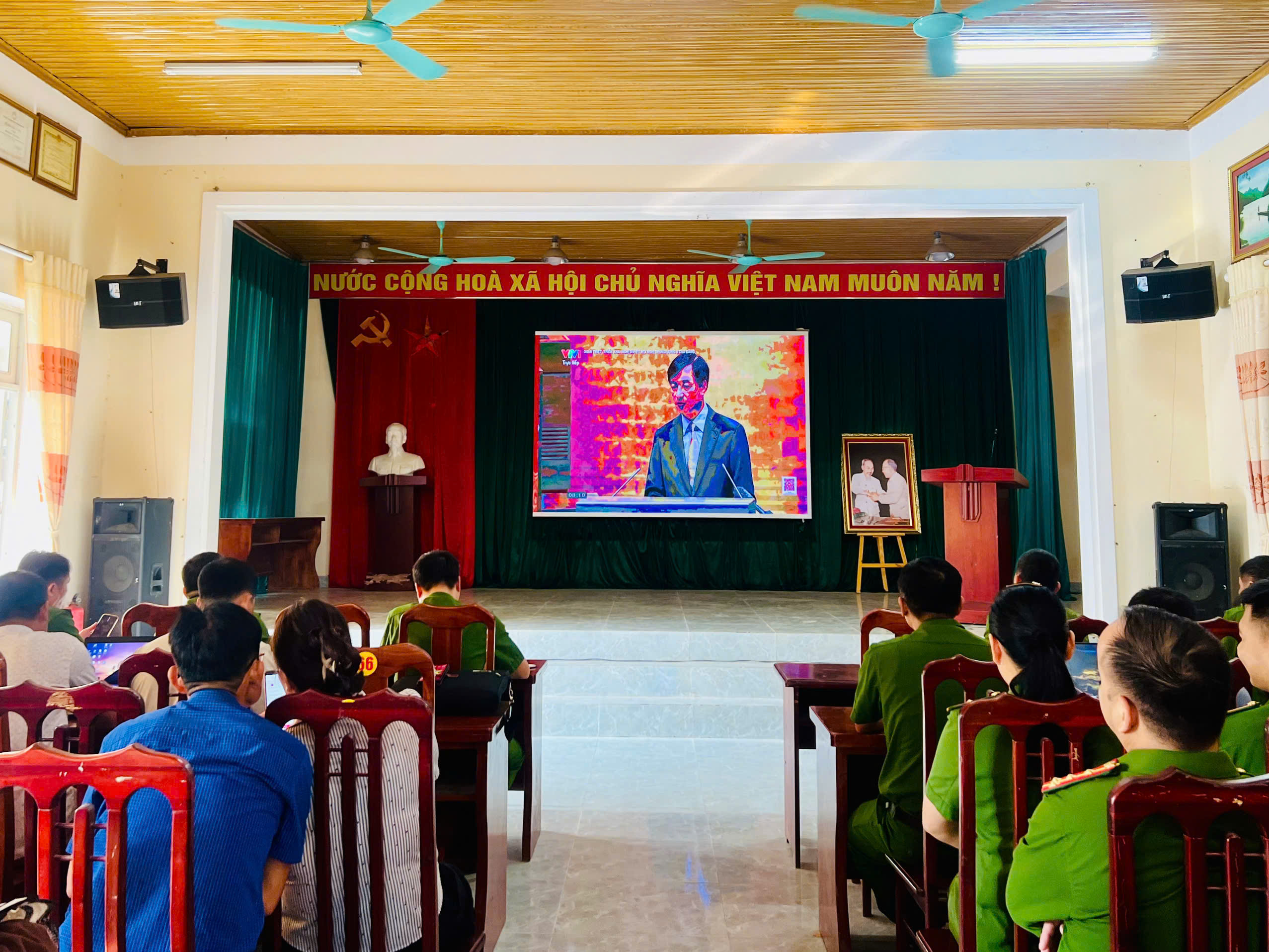 CÔNG AN XÃ KIÊN ĐÀI THAM DỰ HỘI NGHỊ TOÀN QUỐC QUÁN TRIỆT, TRIỂN KHAI THỰC HIỆN NGHỊ QUYẾT HỘI NGHỊ TRUNG ƯƠNG 4 KHÓA XIV