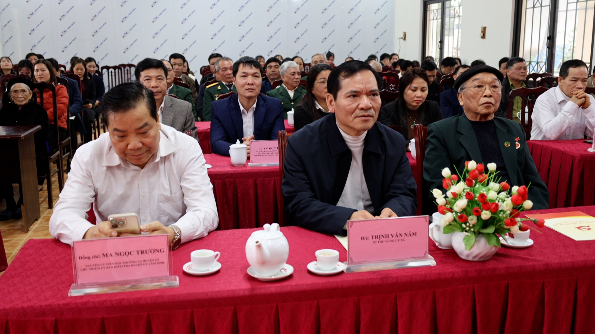 Chiều ngày 05/02, tại Nhà văn hóa xã thôn Tống Pu, xã Bình An, Ủy ban nhân dân xã Bình An đã tổ chức Hội nghị thông tin về tình hình kinh tế - xã hội, quốc phòng - an ninh năm 2025 và gặp mặt các thế hệ cán bộ lãnh đạo nhân dịp Tết Nguyên đán Bính Ngọ năm 2026.