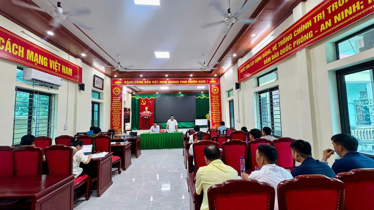 THƯỜNG TRỰC UBND XÃ XUÂN GIANG LÀM VIỆC VỚI BAN QUẢN LÝ CÁC THÔN SAU SẮP XẾP ĐƠN VỊ HÀNH CHÍNH