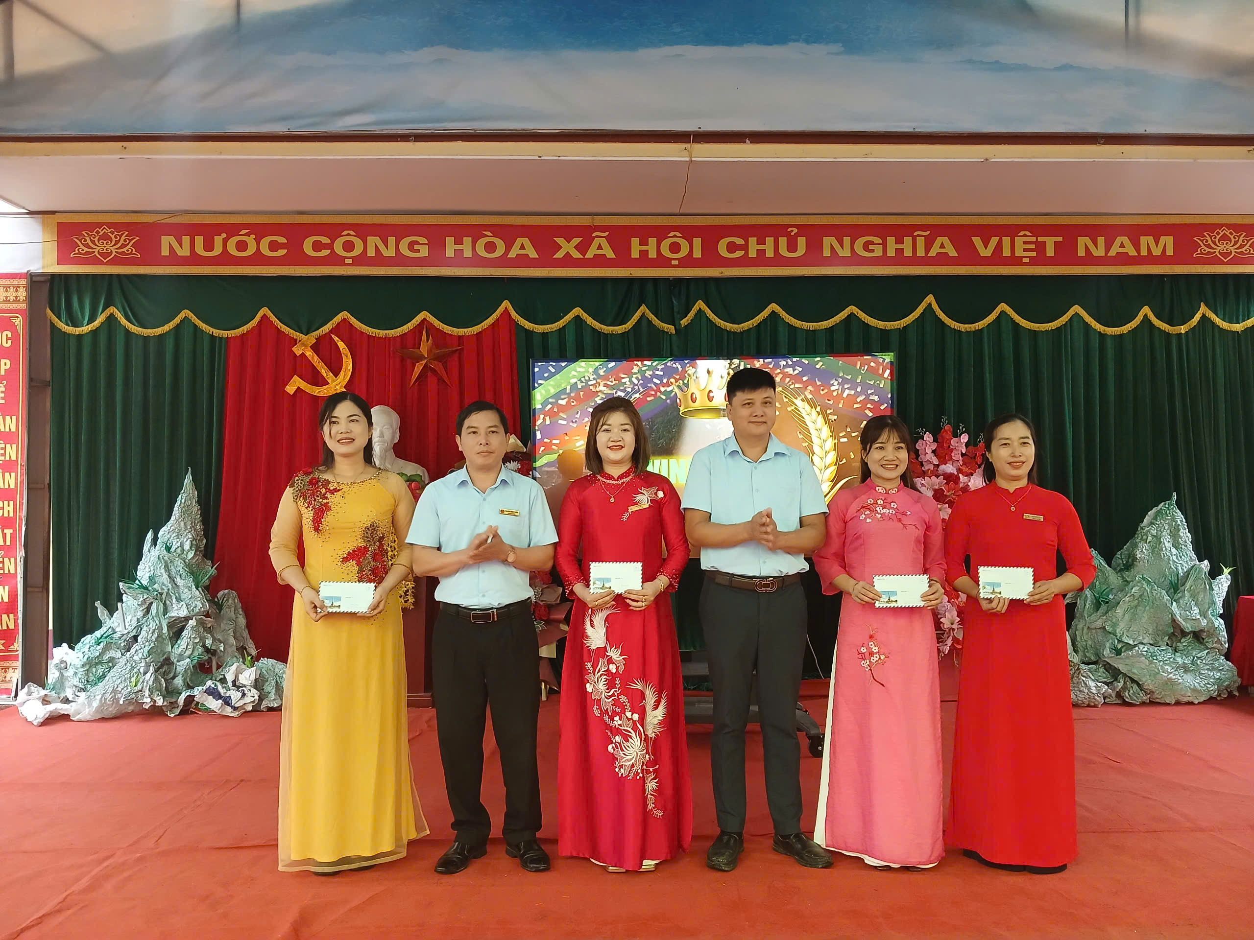 LỄ VINH DANH, KHEN THƯỞNG GIÁO VIÊN, HỌC SINH VÀ GV CÓ HỌC SINH ĐẠT GIẢI CÁC KỲ THI, CUỘC THI CẤP TỈNH NĂM HỌC 2025-2026
