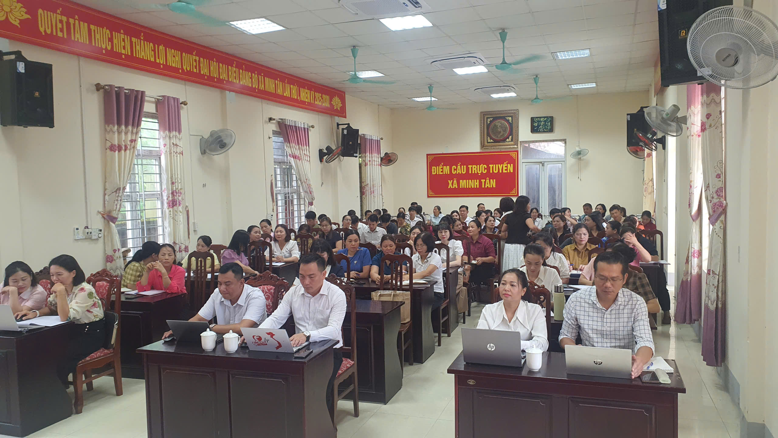 PHIÊN HỌP THỨ NHẤT TRƯỜNG PTNT LIÊN CẤP TIỂU HỌC VÀ THCS MINH TÂN VỚI CHỦ ĐỀ " KHỞI ĐẦU MỚI - KHÁT VỌNG MỚI - VƯƠN TỚI TƯƠNG LAI NĂM HỌC 2026 - 2027.