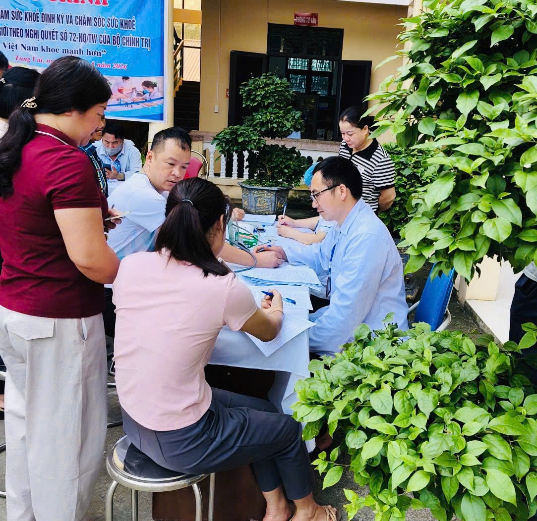 Khám sức khỏe cho trên 600 người dân khu vực biên giới tỉnh Tuyên Quang. 