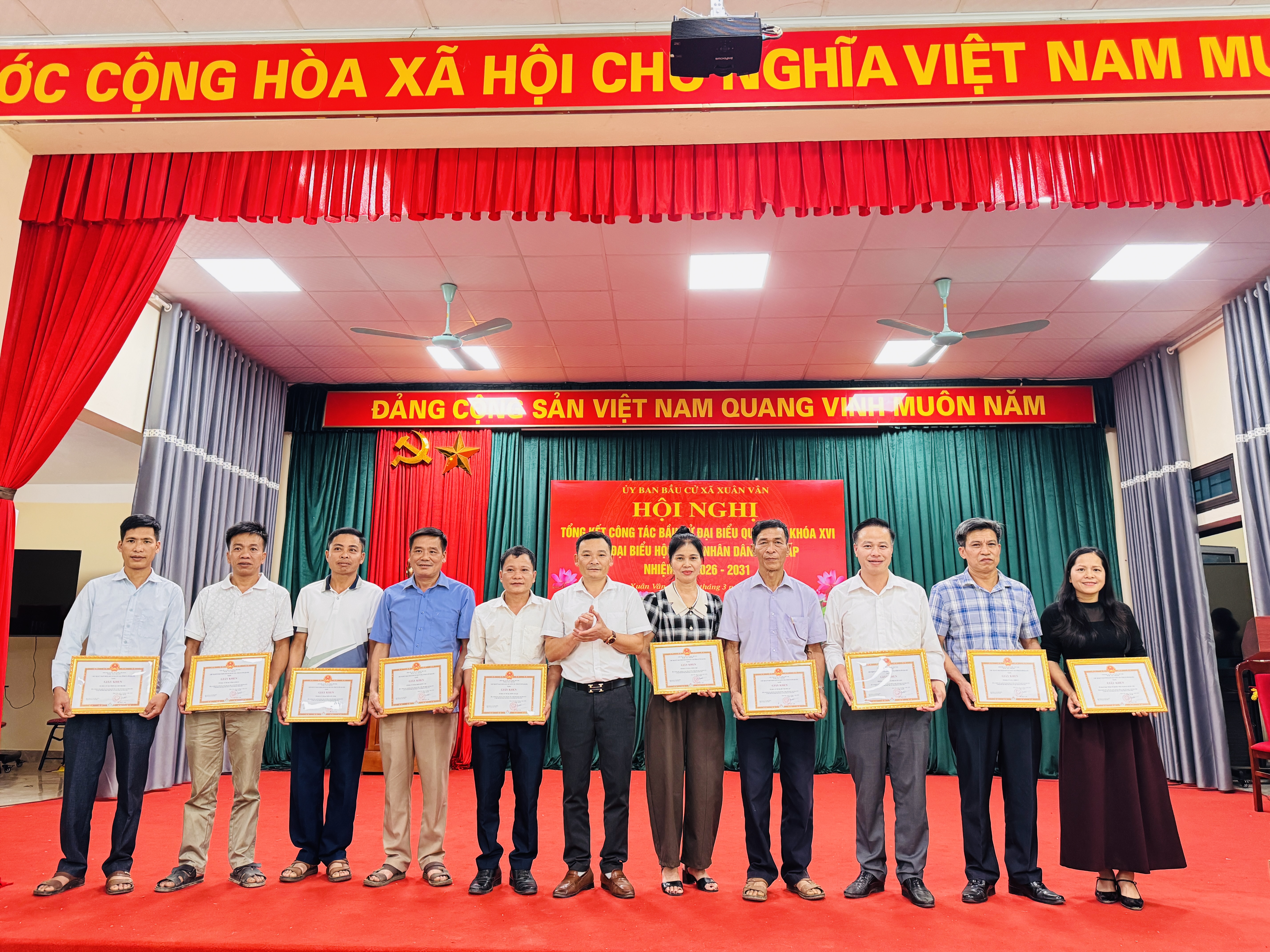 HỘI NGHỊ TỔNG KẾT CÔNG TÁC BẦU CỬ ĐẠI BIỂU HĐND XÃ XUÂN VÂN NHIỆM KỲ 2026–2031