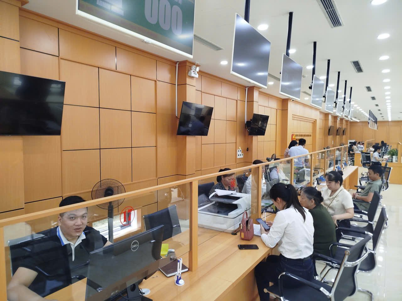 Tăng cường nâng cao chất lượng phục vụ người dân, doanh nghiệp trong giải quyết thủ tục hành chính