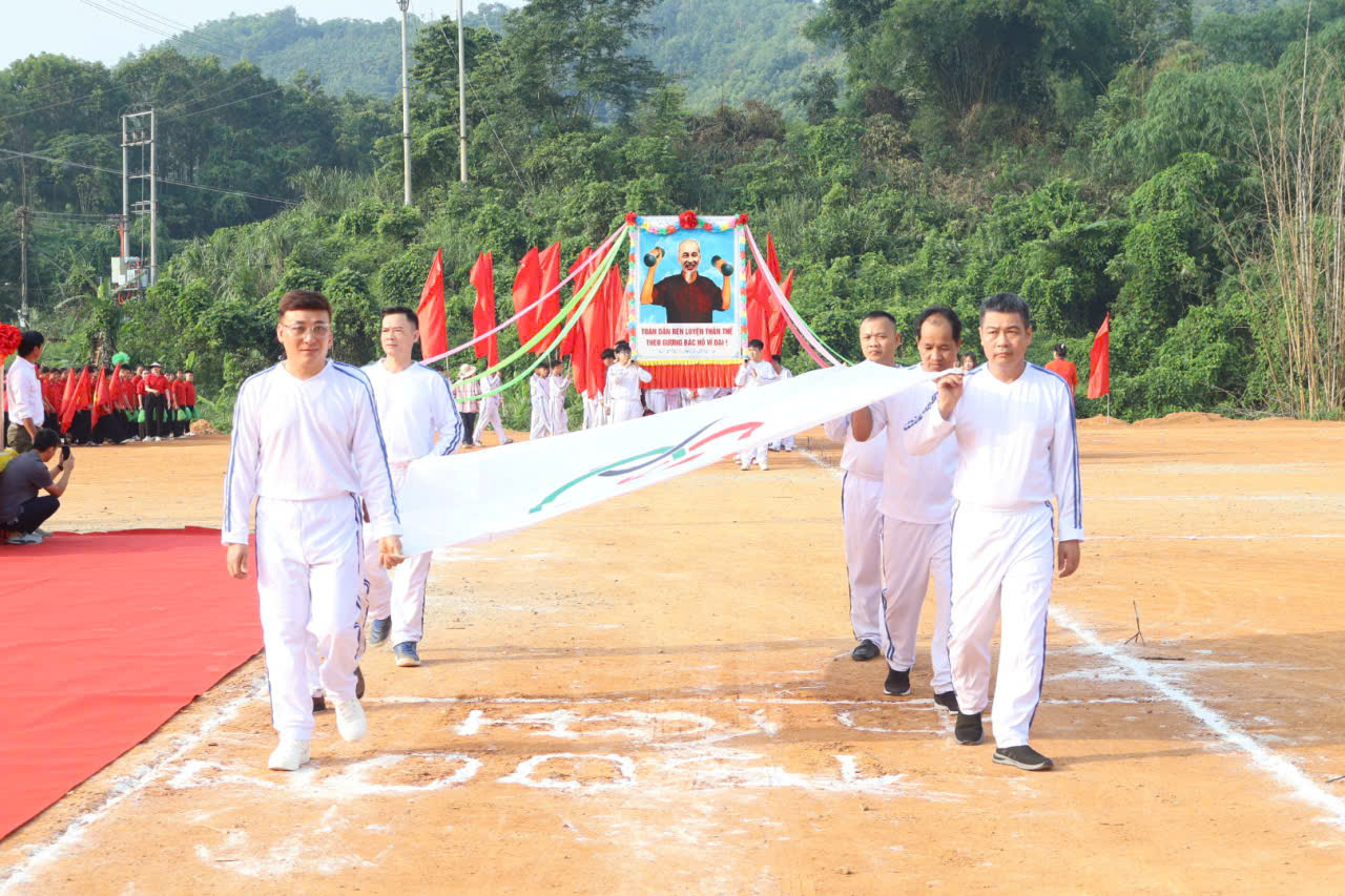 Khai mạc olipc và kiệu bác.jpg